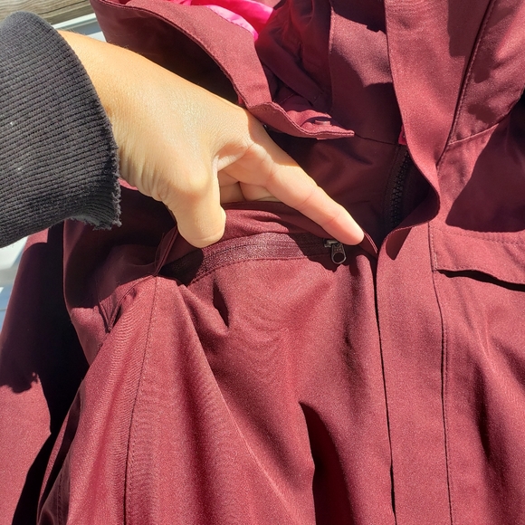 REI E1 Elements long bugandy rain coat - Picture 13 of 13